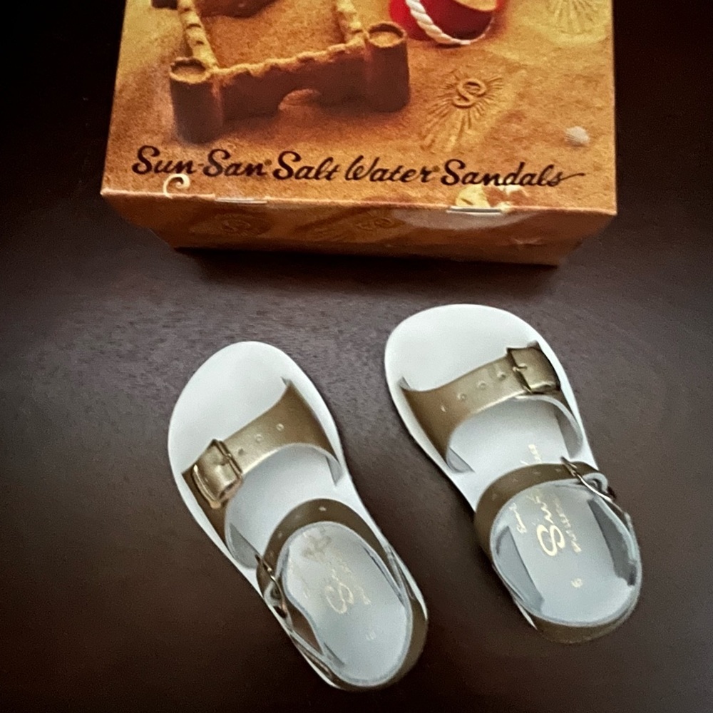 Salt Water Sandals size 6 Toddler Gold